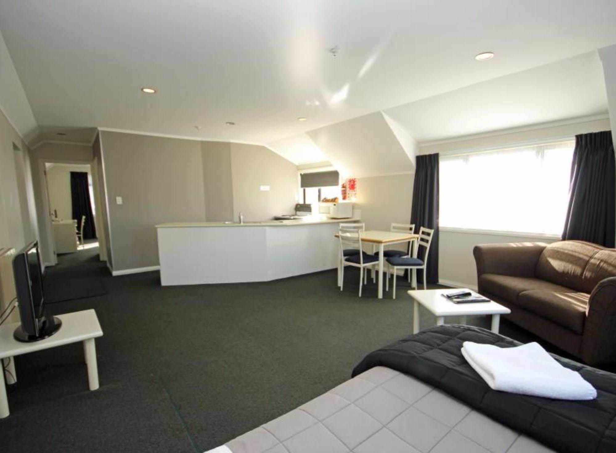 Champers Motor Inn Lower Hutt Exterior foto